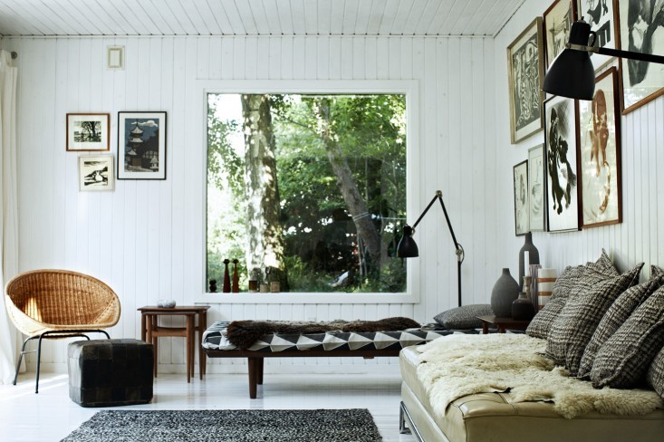 Casual white paneled modern room